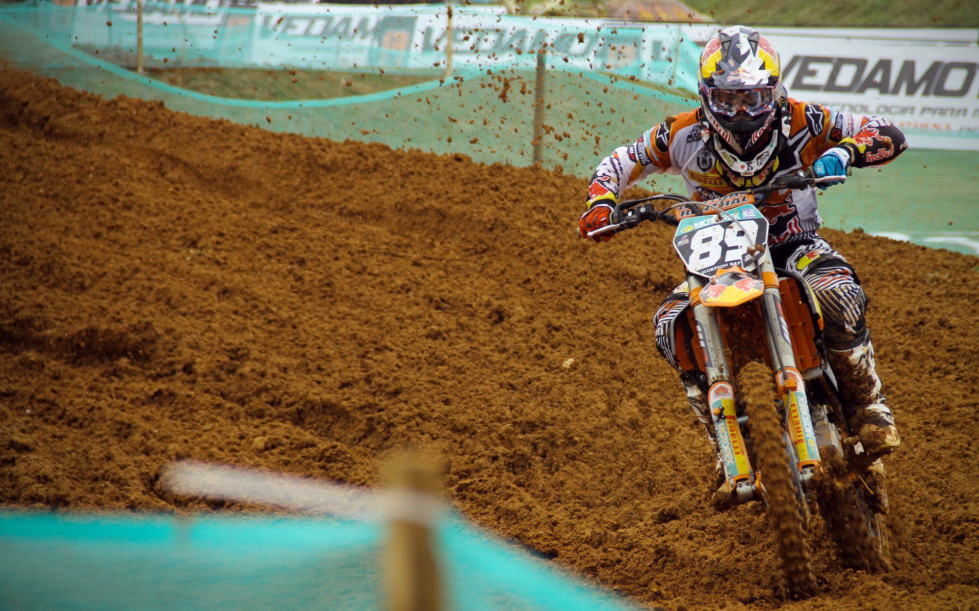 “世界顶级选手齐聚武汉，马拉松赛场激烈开跑”